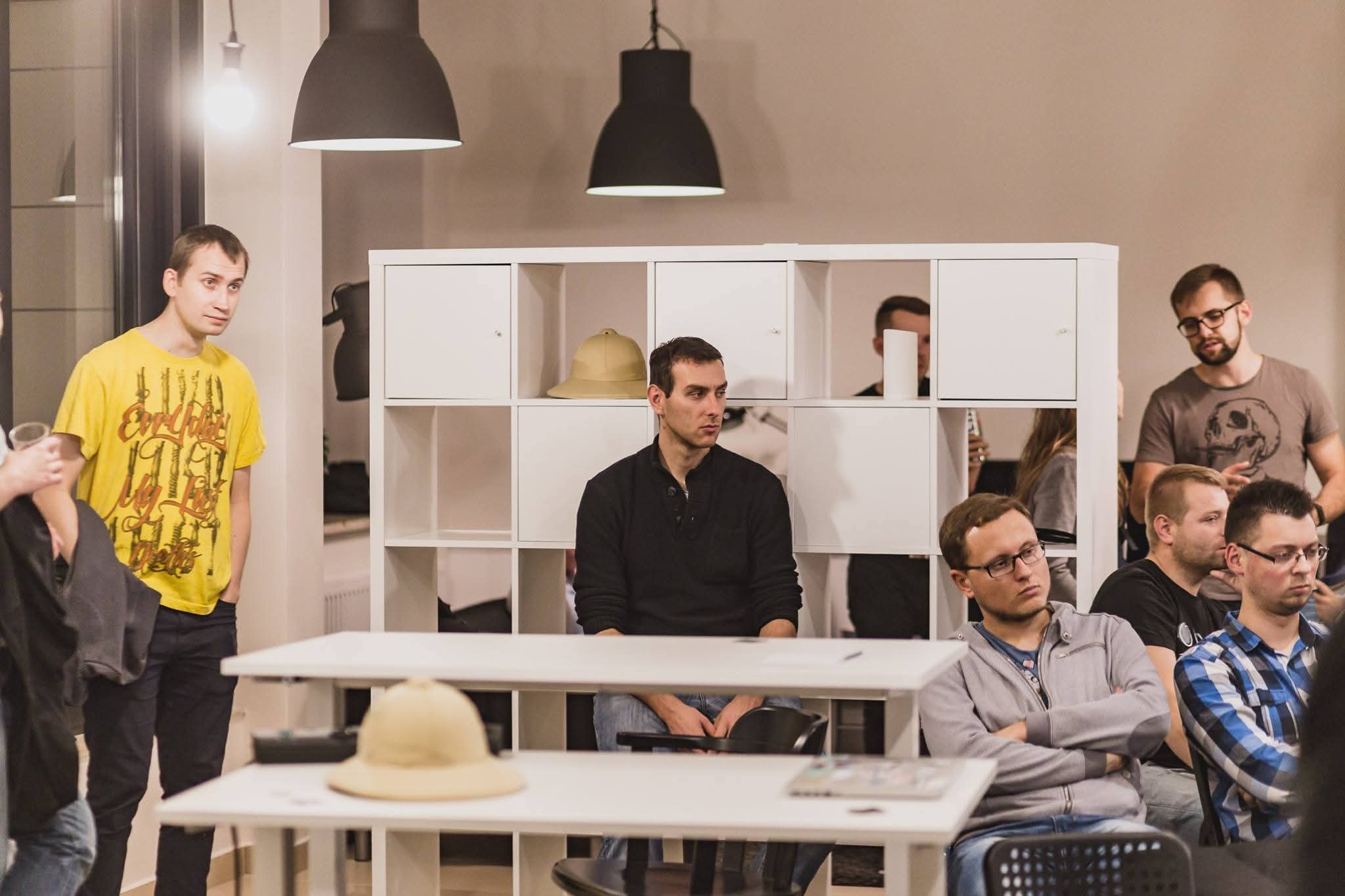 Archiwalne zdjęcie uczestników spotkania JavaScript