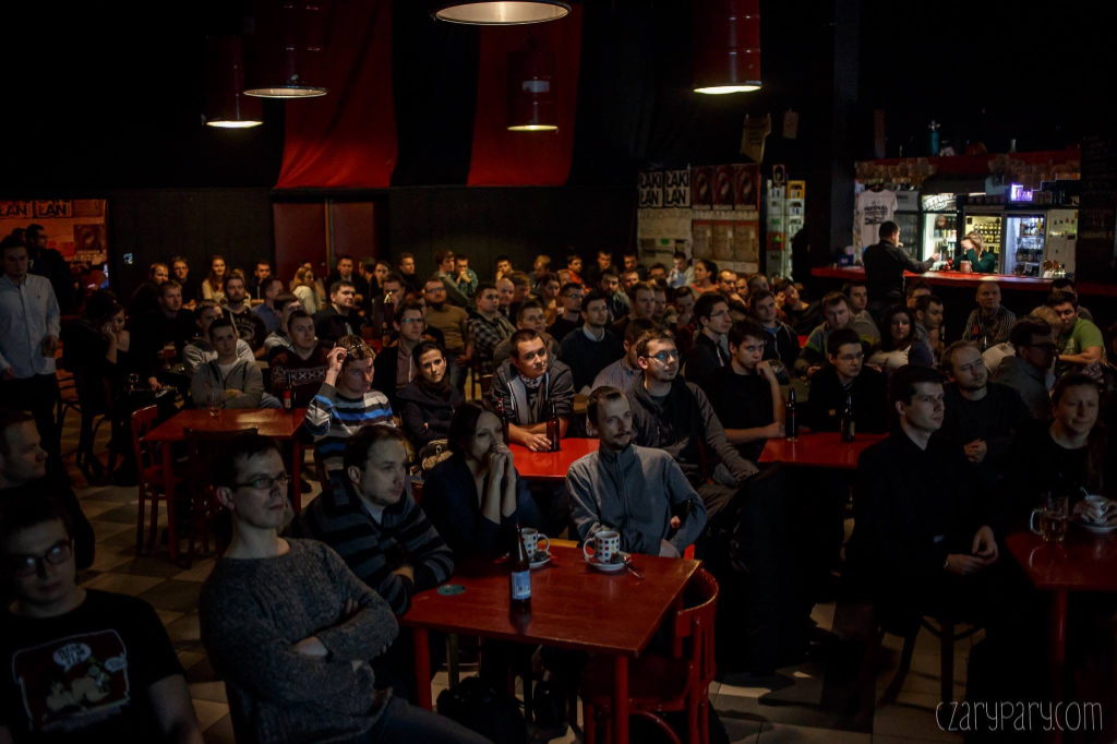 Sala pełna uczestników JavaScript Białystok #1